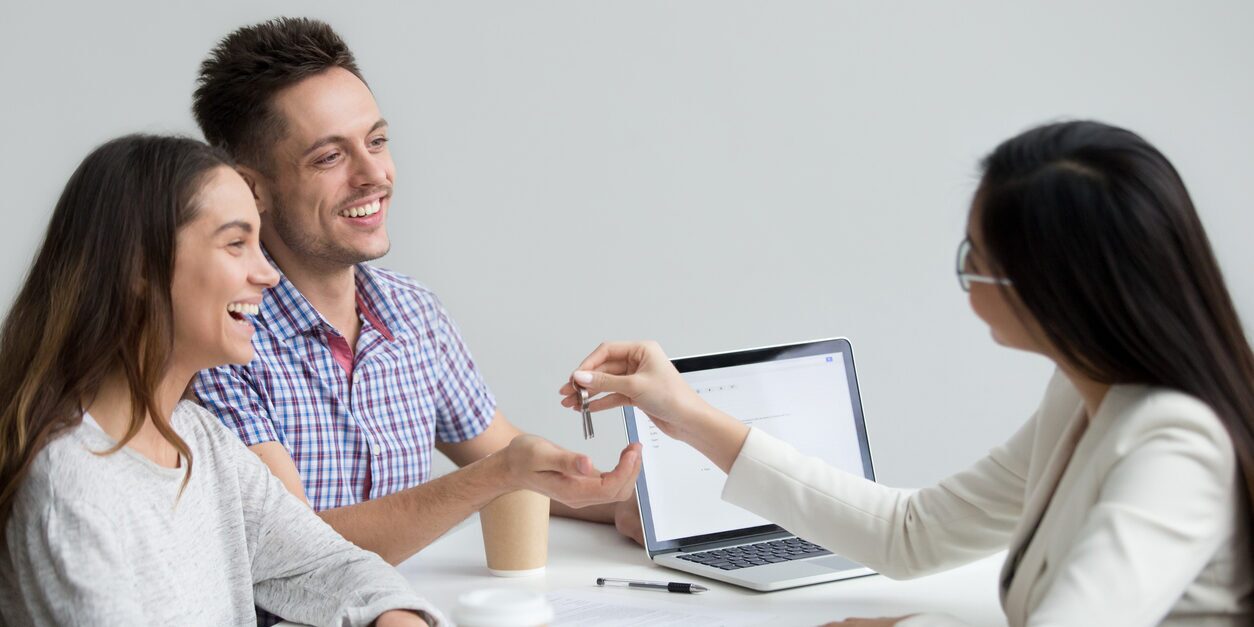 How to Successfully Work With Investors