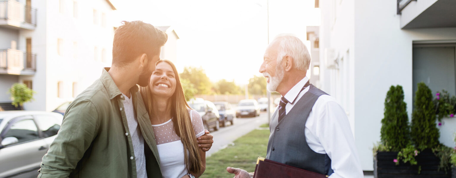 landlord talking to new tenants