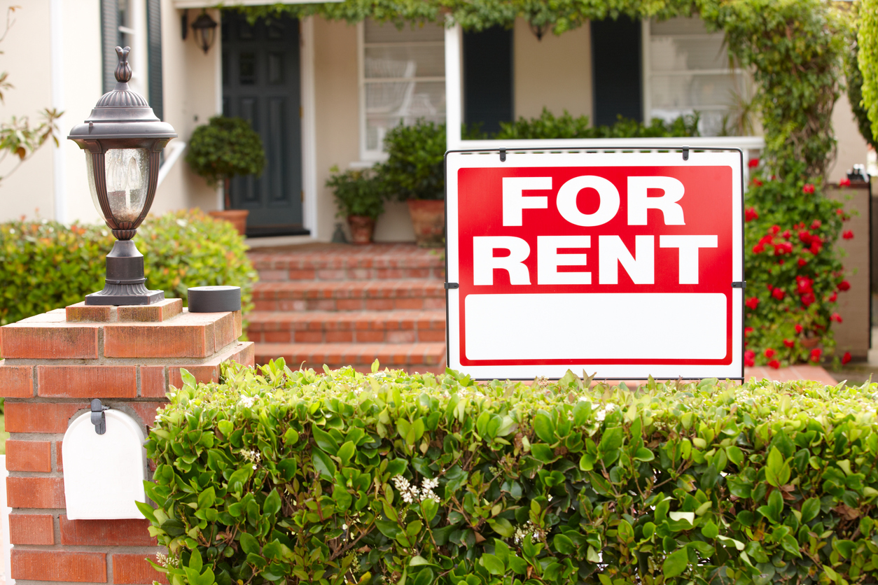 for rent sign in front of house