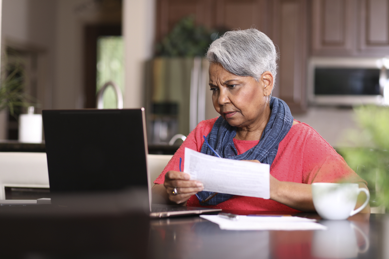A landlord looks at her tenant's past due status.