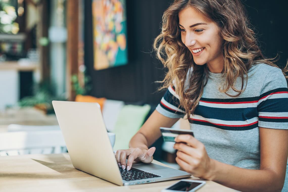 renter filling out a portable tenant screening report and paying for it online